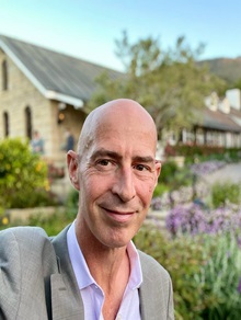 د . جون ماكهيو